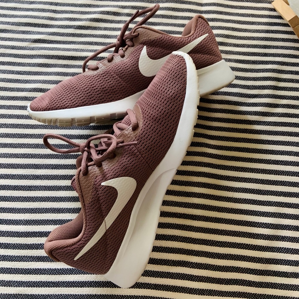 Nike Tanjun Running Shoes